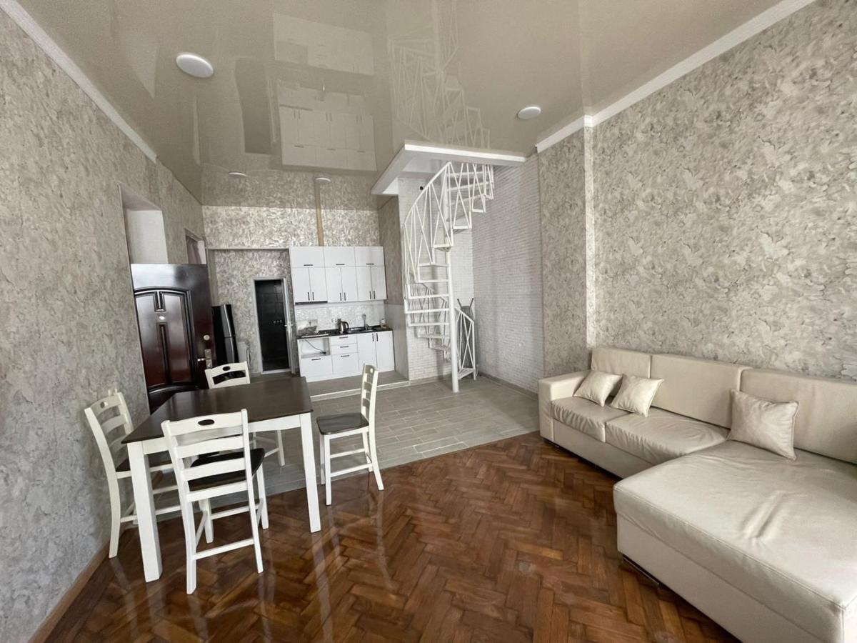 Центр Города Батуми Apartment Rustaveli 13 Exterior foto